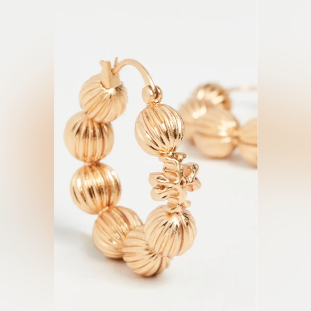 Tory Burch ROXANNE FLUTED BEAD HOOP EARRING